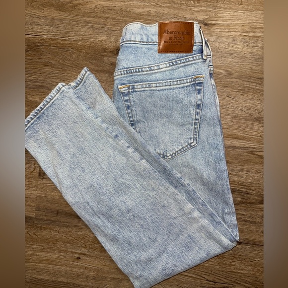 Abercrombie & Fitch • 90’s Vintage Straight Jeans - Picture 8 of 10